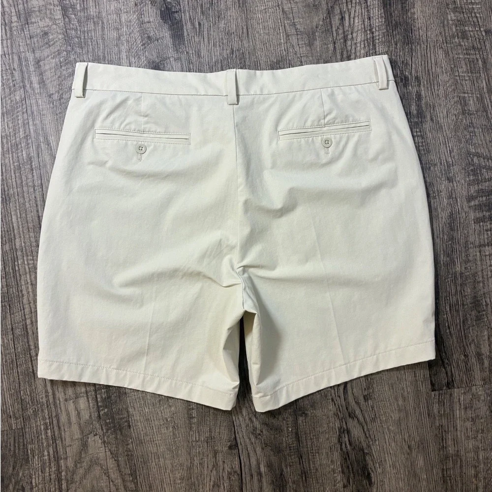 Vineyard Vines On-The-Go Shorts Mens 36 Stone Beige OTG Performance Chino 7